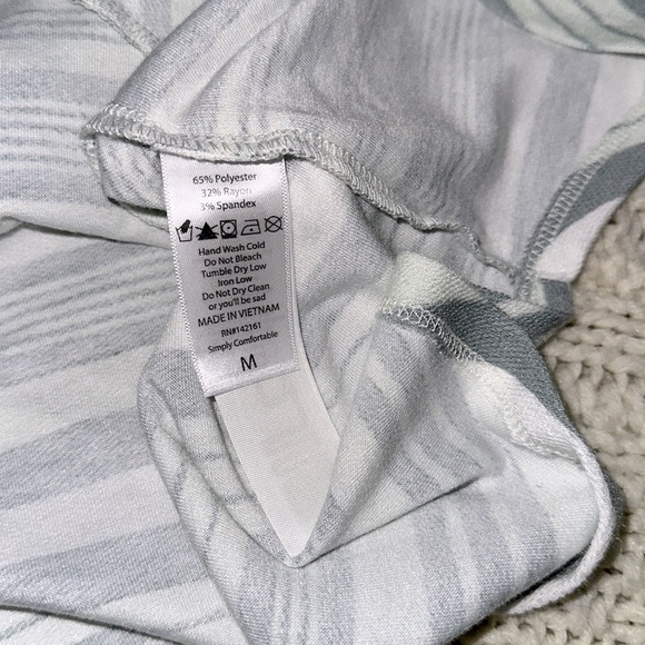 LuLaRoe Green and White Striped Dolman Sleeve Blouse size medium oversized - Picture 5 of 6